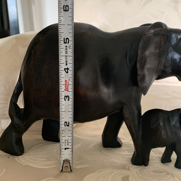 Ebonywood hand car from Kenya elephant with baby. - Picture 4 of 4